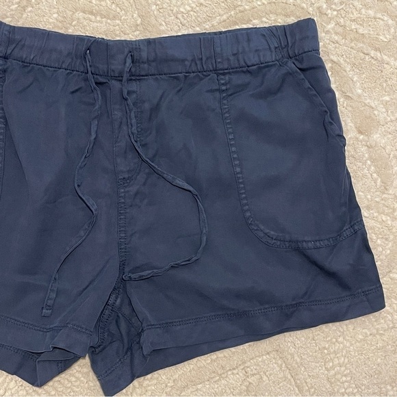GAP Shorts - Picture 2 of 7